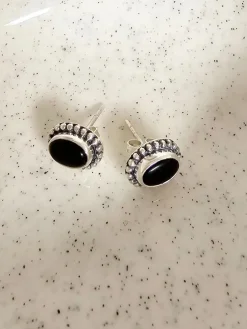 Filigree Silver Stud Earring - Onyx